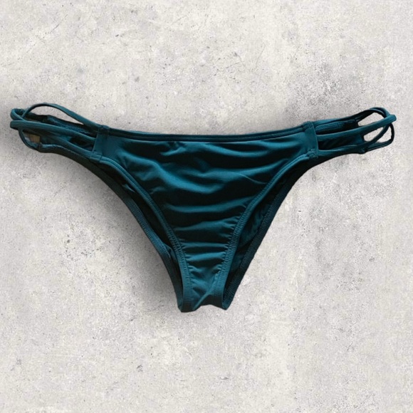 NWT Beautiful XL O’Neill Swimsuit Emerald Green Straps New Condition. Swimwear! - Picture 2 of 7